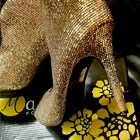 Gently used gold sequin heel bootie’s. Size 8 1/2. - Picture 2 of 5